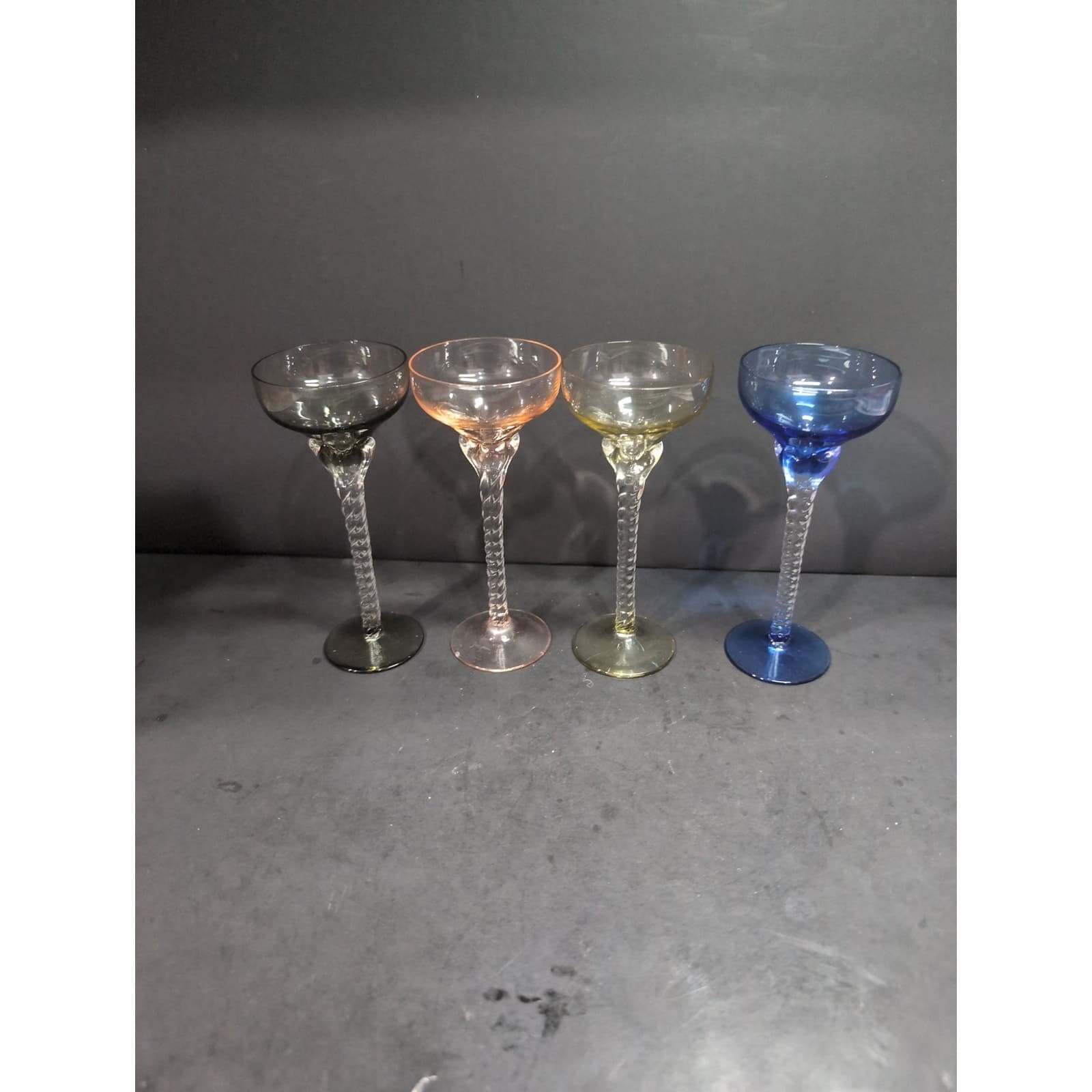 Blefeld Italian Glass Twisted Stem Champagne Glasses, Set Of 4 Elegant Drinkware - Thumbnail 4