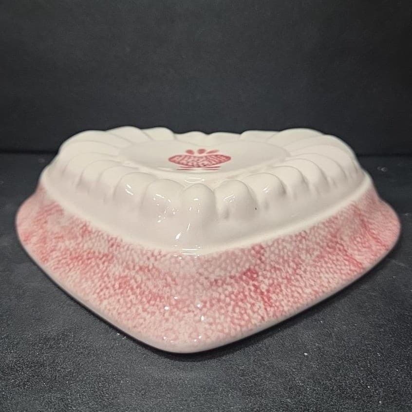 Hartstone Ceramic Heart Shaped Wall Art, Vintage Speckled Puff Sponge Design - Thumbnail 10