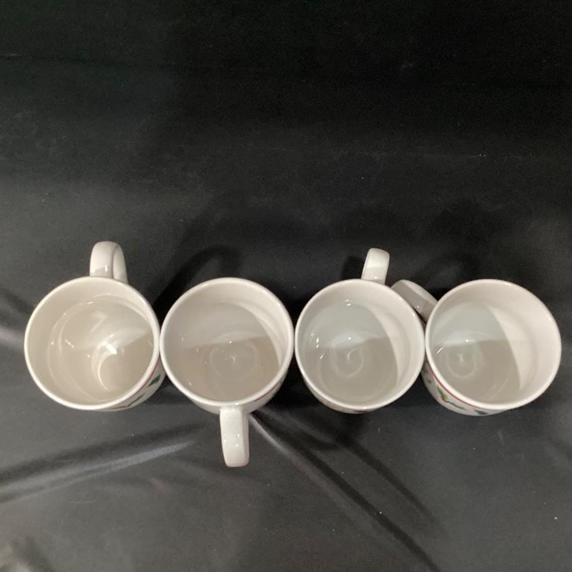 Royal Norfolk Christmas Holly Berry Coffee Cups, Set of 4, Ceramic Holiday Mugs - Thumbnail 8