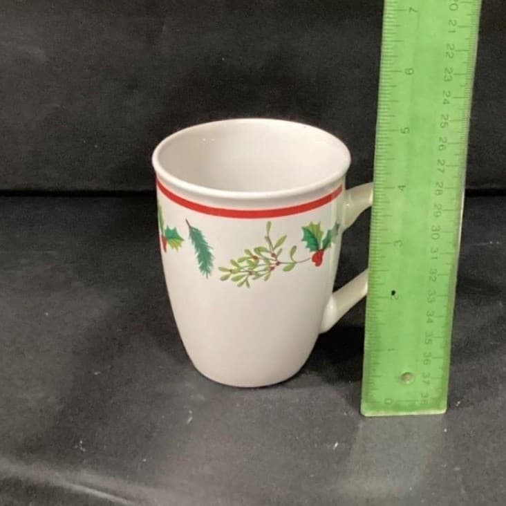 Royal Norfolk Christmas Holly Berry Coffee Cups, Set of 4, Ceramic Holiday Mugs - Thumbnail 6