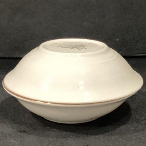 Cunningham & Pickett Cardinal Berry Bowls, Set of 2, Hand-Decorated Tableware - Thumbnail 10