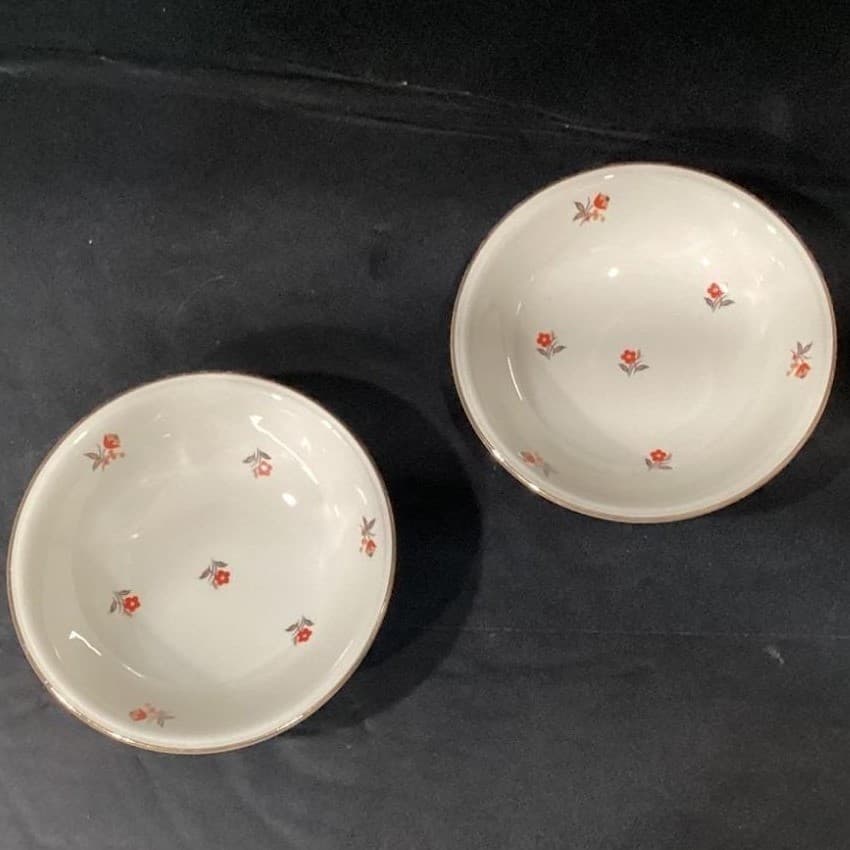 Cunningham & Pickett Cardinal Berry Bowls, Set of 2, Hand-Decorated Tableware - Thumbnail 6
