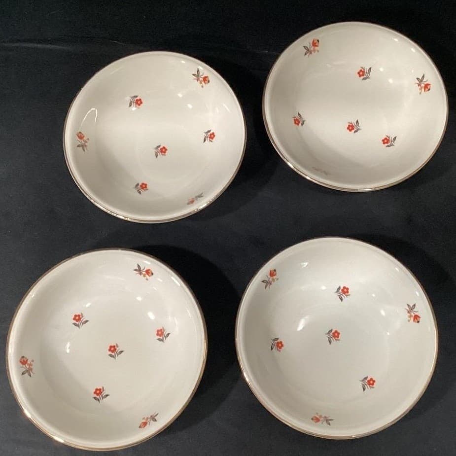 Cunningham & Pickett Cardinal Berry Bowls, Set of 4, Hand-Decorated Tableware - Thumbnail 6