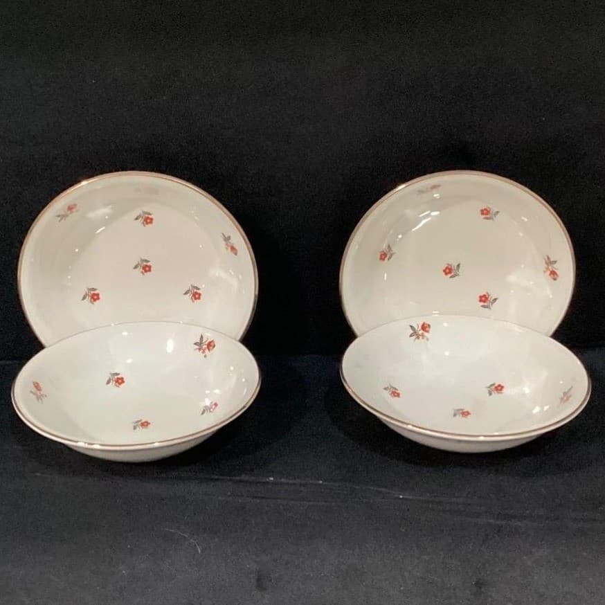 Cunningham & Pickett Cardinal Berry Bowls, Set of 4, Hand-Decorated Tableware - Thumbnail 9