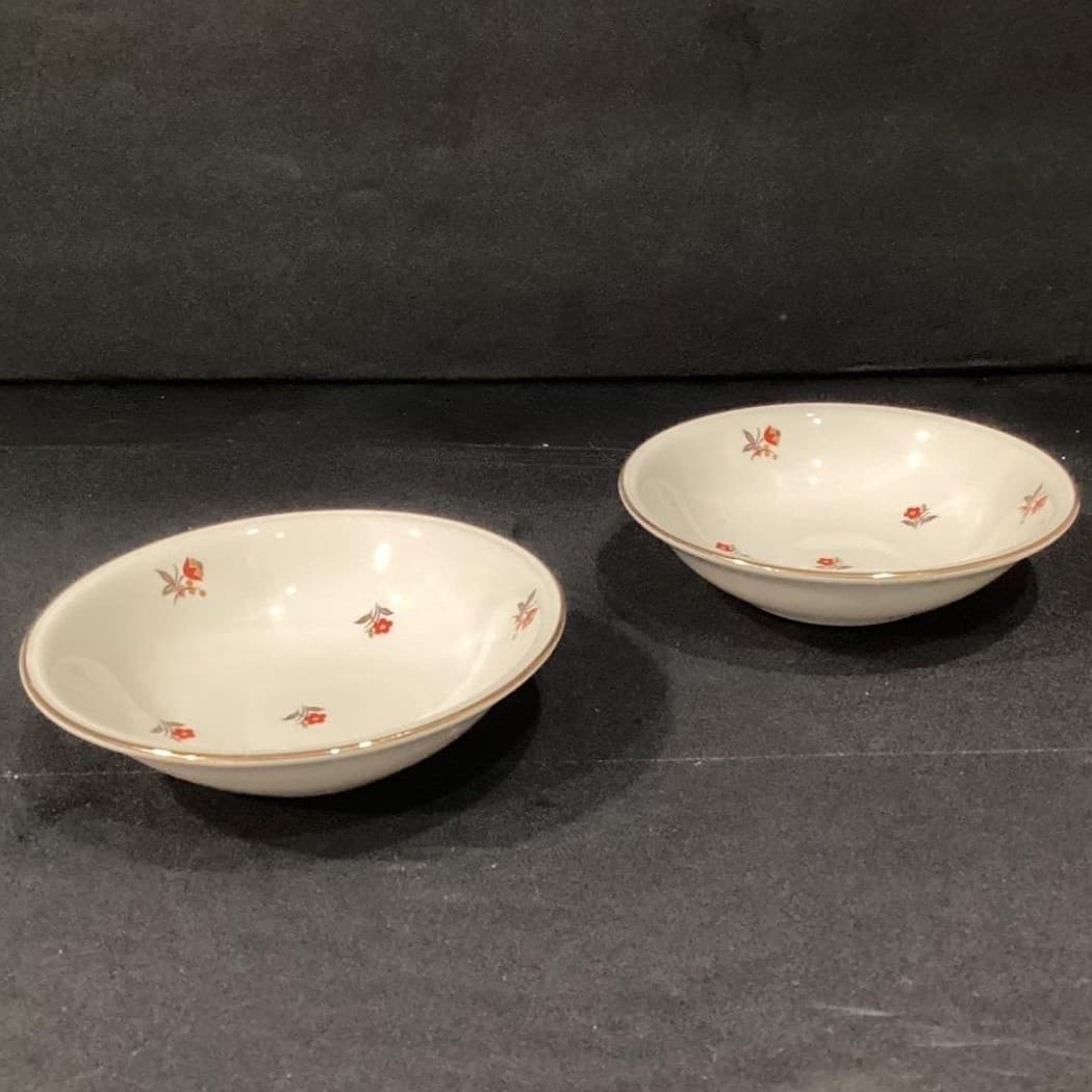 Cunningham & Pickett Cardinal Berry Bowls, Set of 2, Hand-Decorated Tableware - Thumbnail 7