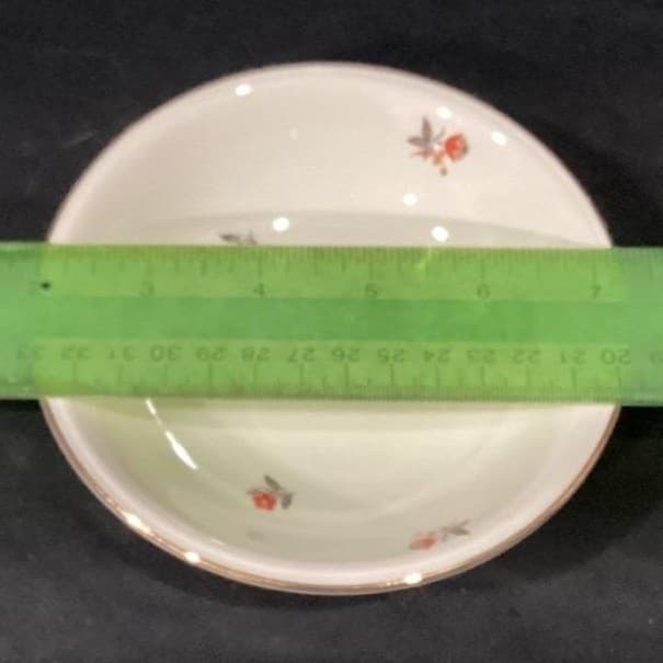 Cunningham & Pickett Cardinal Berry Bowls, Set of 2, Hand-Decorated Tableware - Thumbnail 2