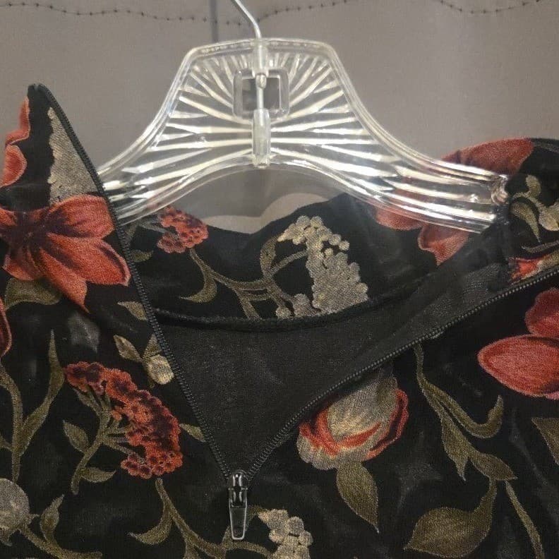 Dressbarn Mock Neck Floral Black Terracotta Blouse, Woman's Small, Short Sleeve - Thumbnail 6