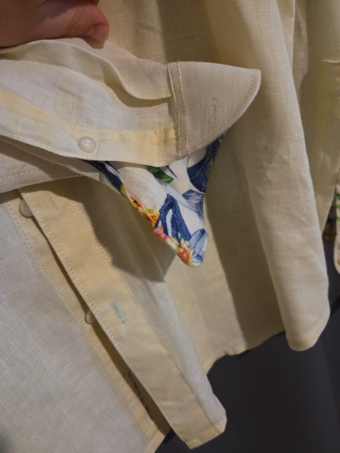 Tommy Bahama 100% Linen Shirt Mens XL Yellow Parrot Embroidered Flip Cuffs - Thumbnail 4