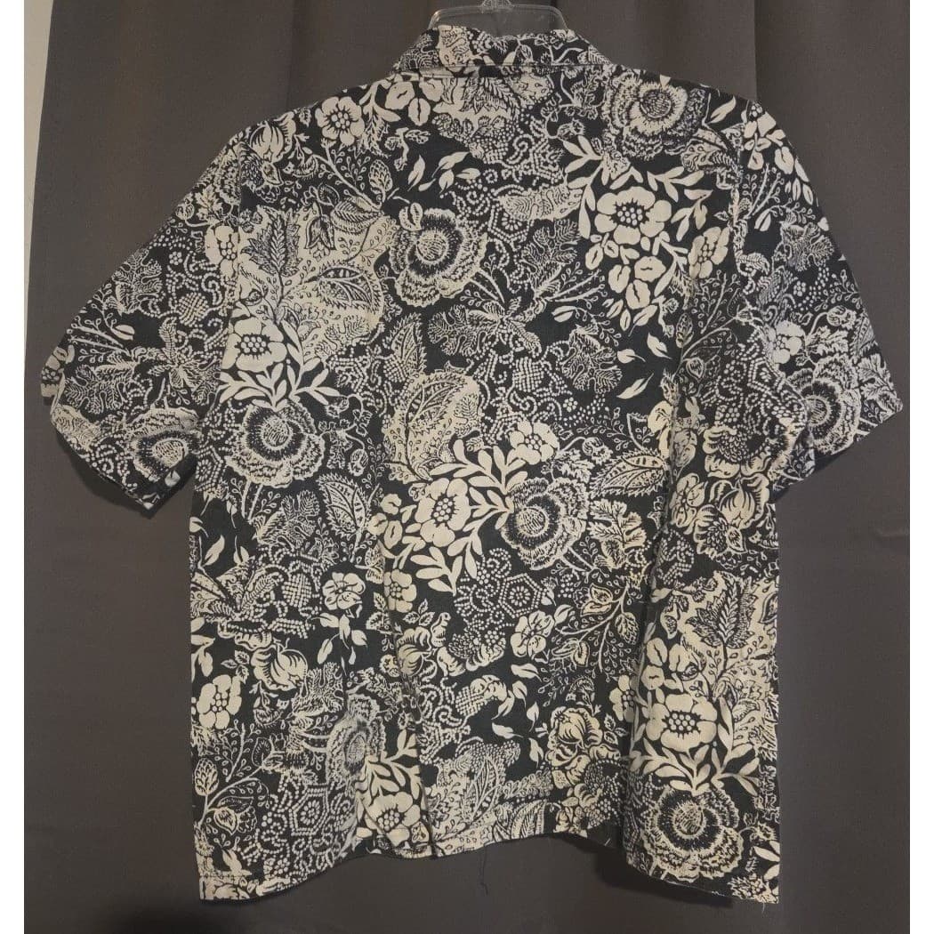 Petites by Fundamental Things Vintage Black White Floral Paisley Button Up Shirt - Thumbnail 3