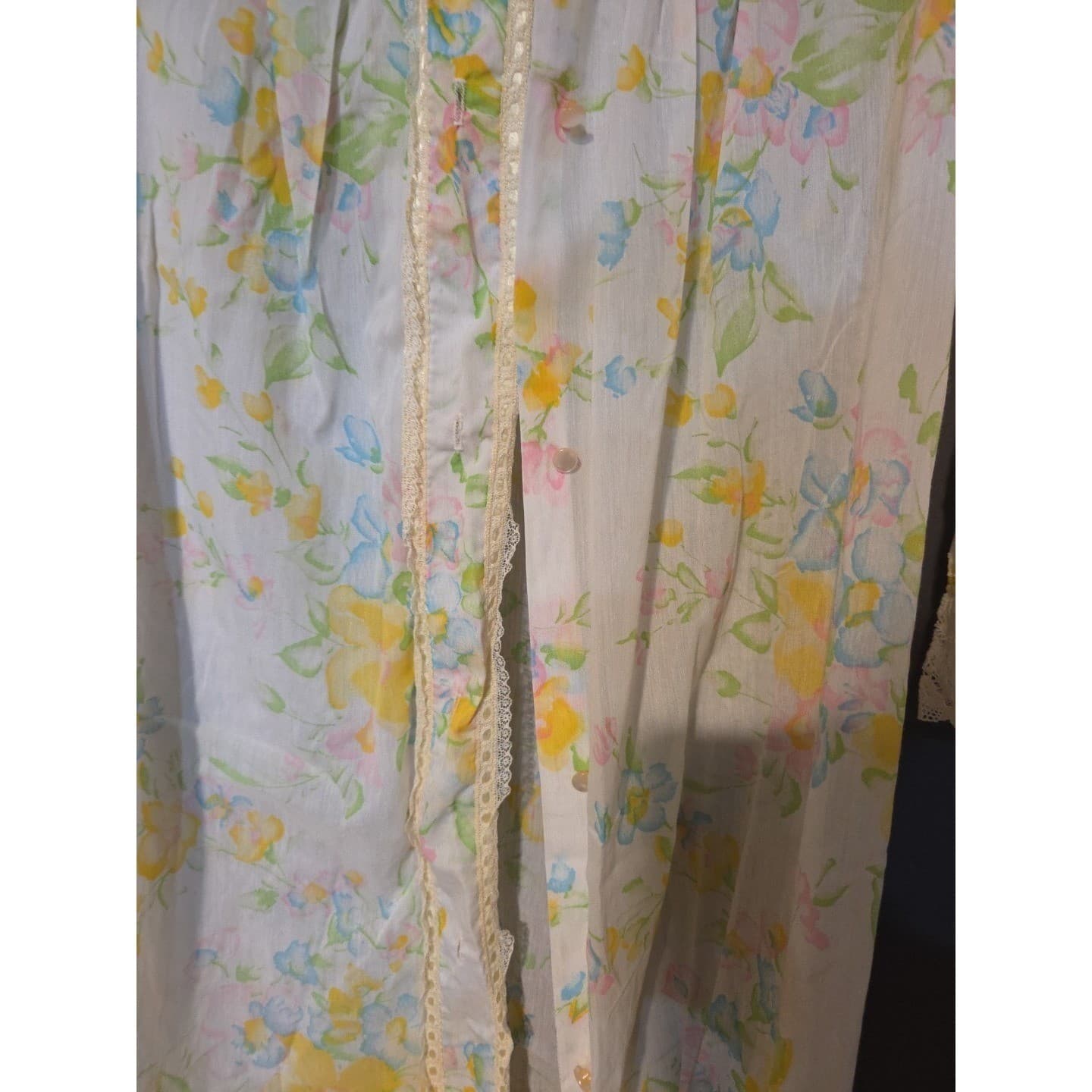 Barbizon Blendaire Batiste Floral Lace Trim Nightgown, Woman's Small, USA Made - Thumbnail 7