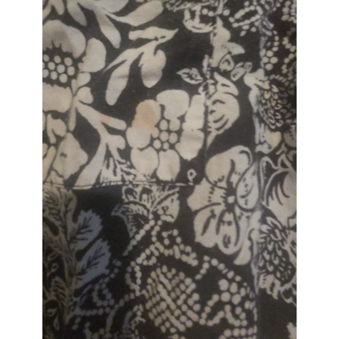 Petites by Fundamental Things Vintage Black White Floral Paisley Button Up Shirt - Thumbnail 7