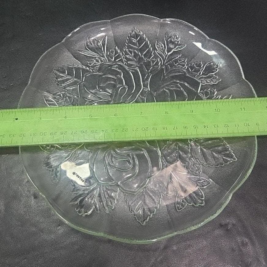 Pasari Livia Clear Glass Dinner Plates, Set of 4, Vintage Frosted Rose Tableware - Thumbnail 2