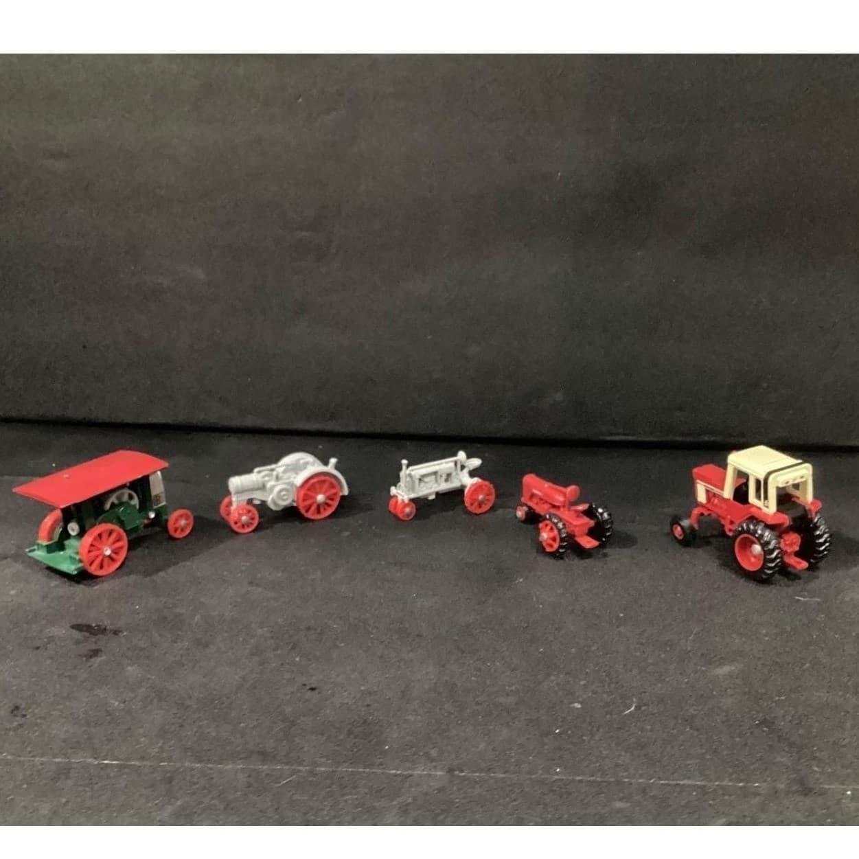ERTL International Harvester Historical Toy Tractor Set - Thumbnail 7