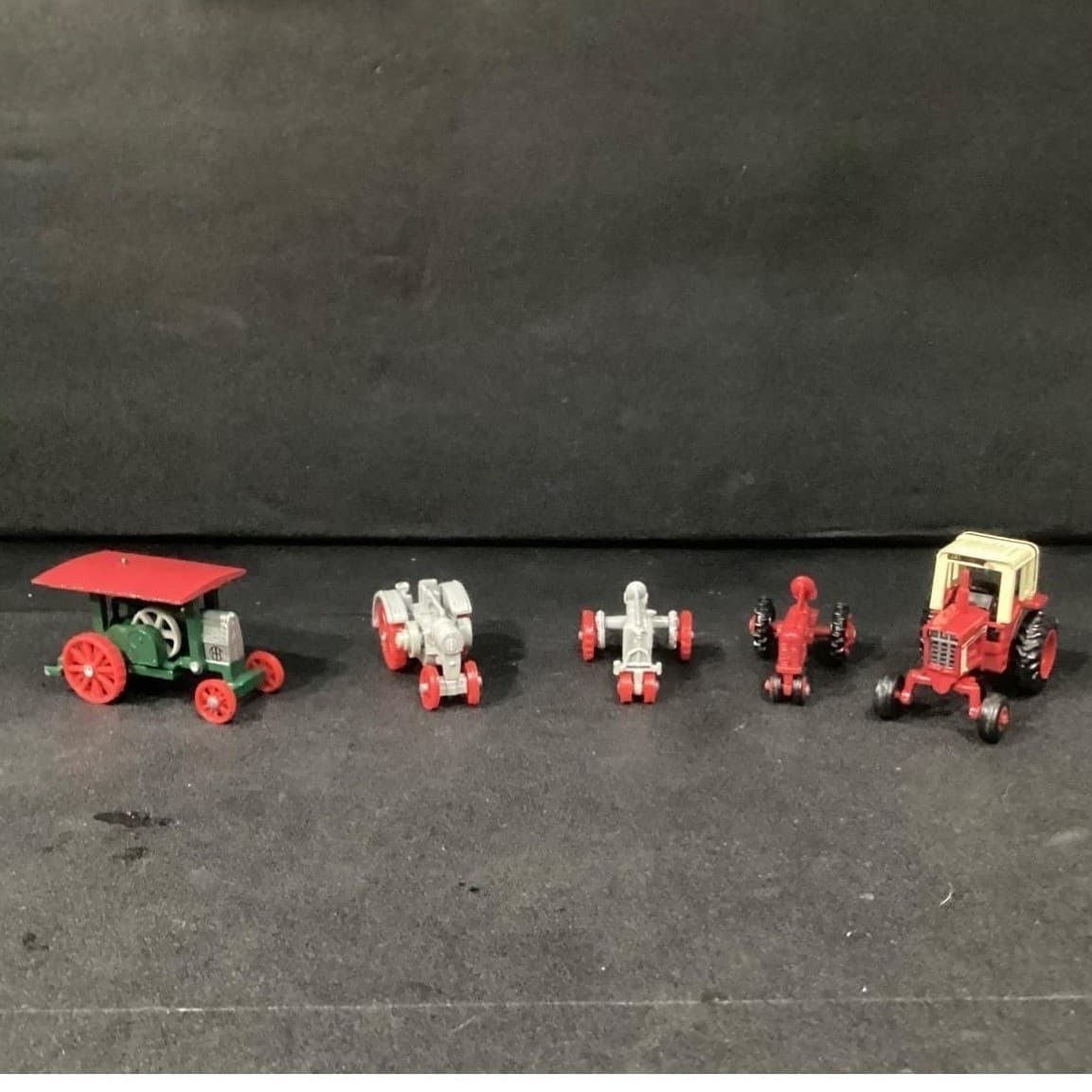 ERTL International Harvester Historical Toy Tractor Set - Thumbnail 4