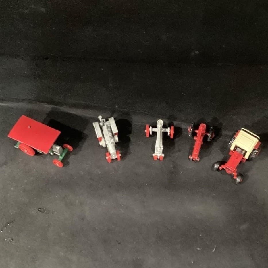 ERTL International Harvester Historical Toy Tractor Set - Thumbnail 5
