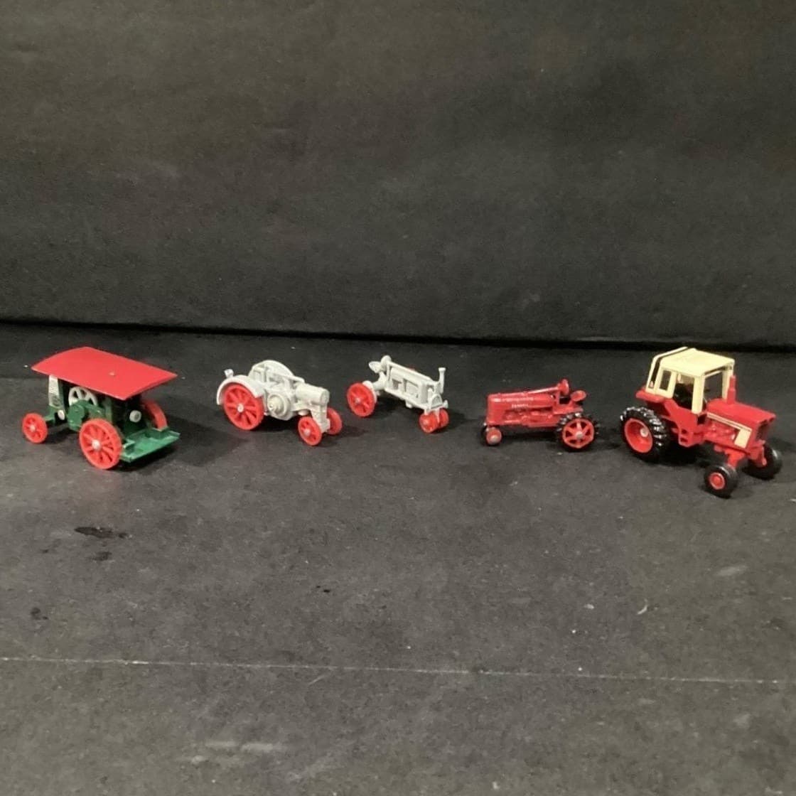 ERTL International Harvester Historical Toy Tractor Set - Thumbnail 6