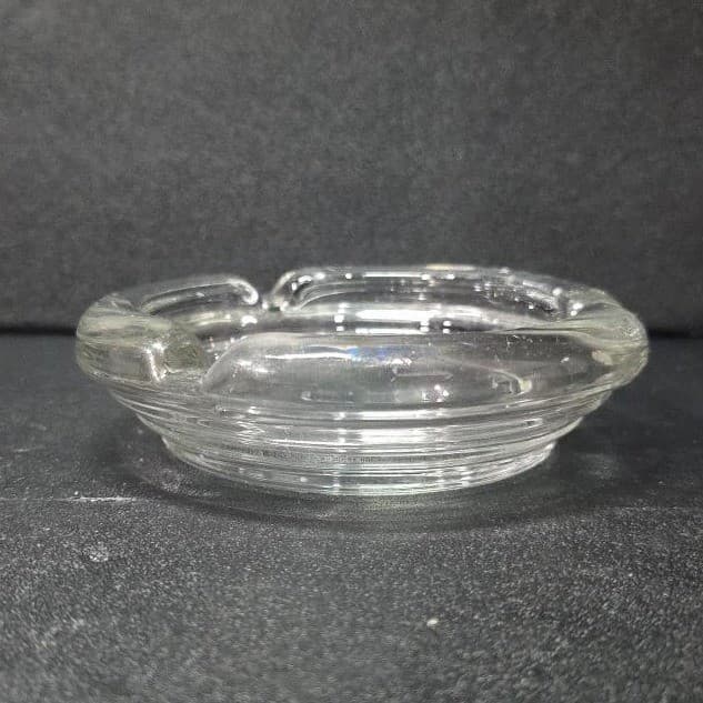 Classic Round Ashtray, 3 Notch Design, Thick Clear Glass, Smoking Accessory - Thumbnail 7