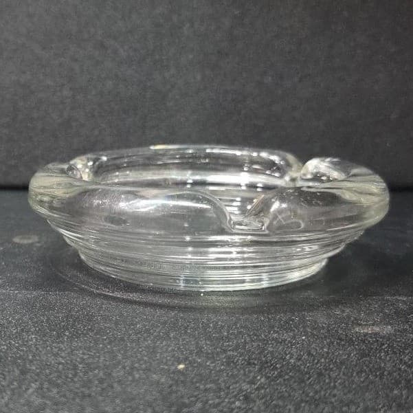 Classic Round Ashtray, 3 Notch Design, Thick Clear Glass, Smoking Accessory - Thumbnail 10