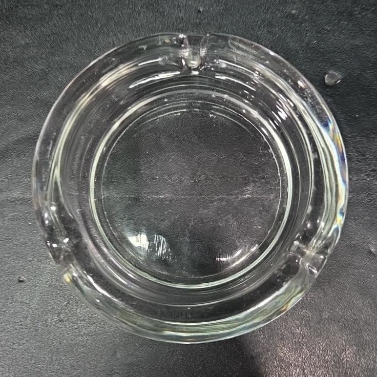 Classic Round Ashtray, 3 Notch Design, Thick Clear Glass, Smoking Accessory - Thumbnail 3