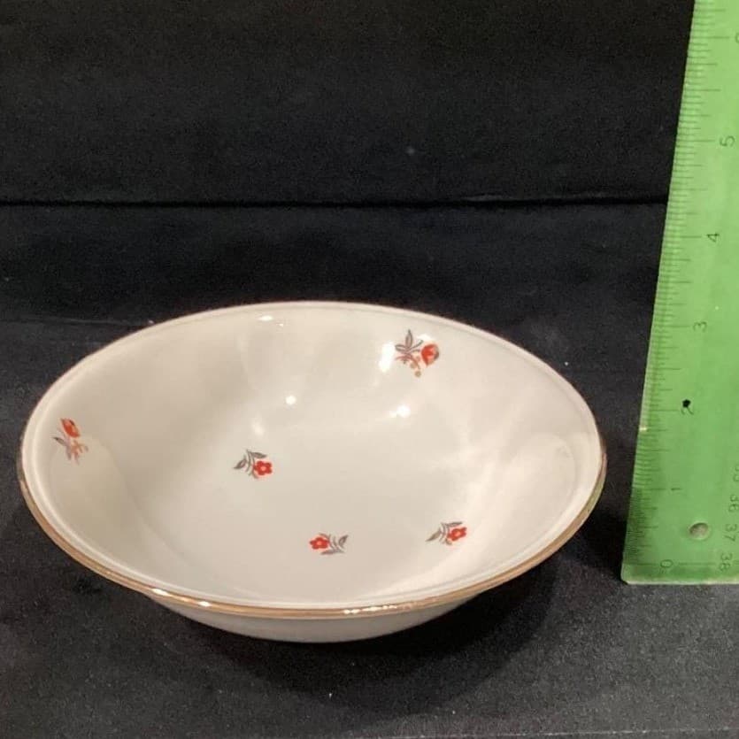 Cunningham & Pickett Cardinal Salad Bowls, Set of 3, Vintage Floral Dinnerware - Thumbnail 3