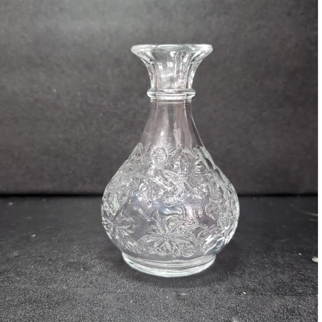 Princess House Fantasia Bud Vase, Etched Poinsettia Crystal, Floral Centerpiece - Thumbnail 4