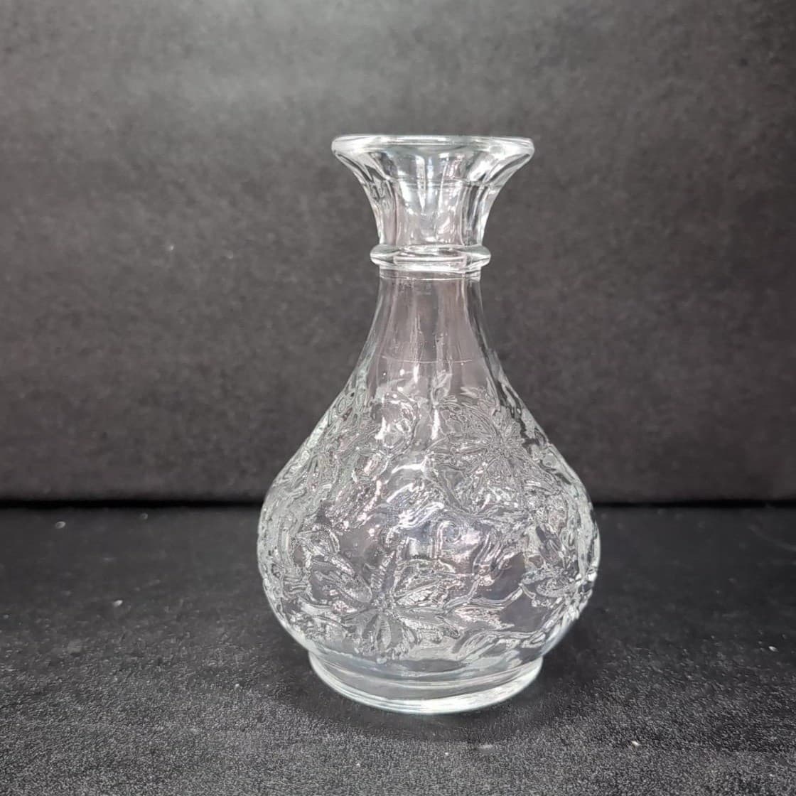 Princess House Fantasia Bud Vase, Etched Poinsettia Crystal, Floral Centerpiece - Thumbnail 3