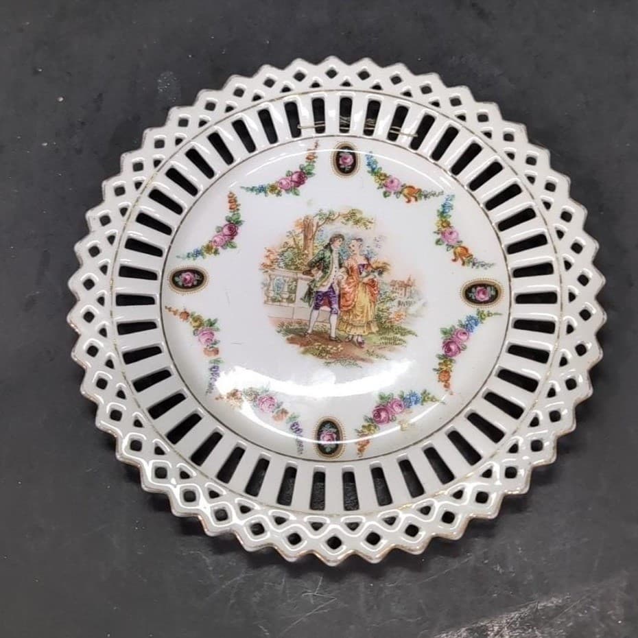 Viennese Lace Porcelain Plate, Pierced Rim with Scalloped Gold Edge, Tableware - Thumbnail 2