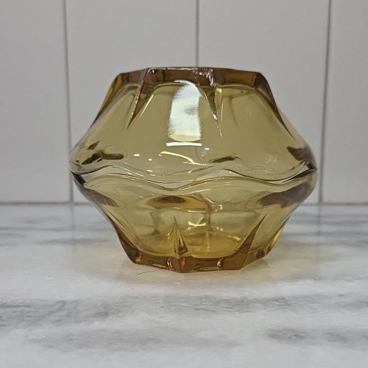 Anchor Hocking Amber Berry Bowls, Set of 2, Vintage Yellow Paneled Design - Thumbnail 4