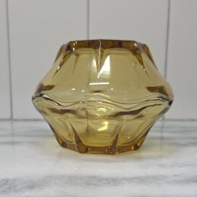 Anchor Hocking Amber Berry Bowls, Set of 2, Vintage Yellow Paneled Design - Thumbnail 5