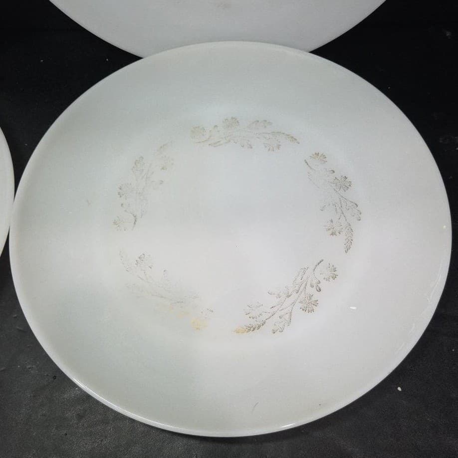 Federal Milk Glass Dinner Plates, Set of 4, Vintage Meadow Gold Wheat Design - Thumbnail 3