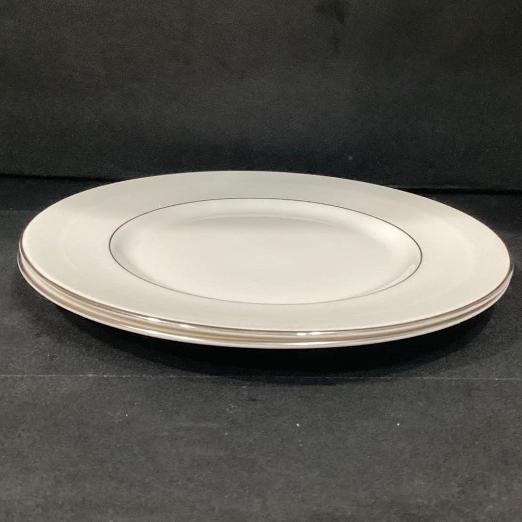 Royal Doulton Amulet Dinner Plates, Set of 2, Vtg White Floral Fine Bone China - Thumbnail 9