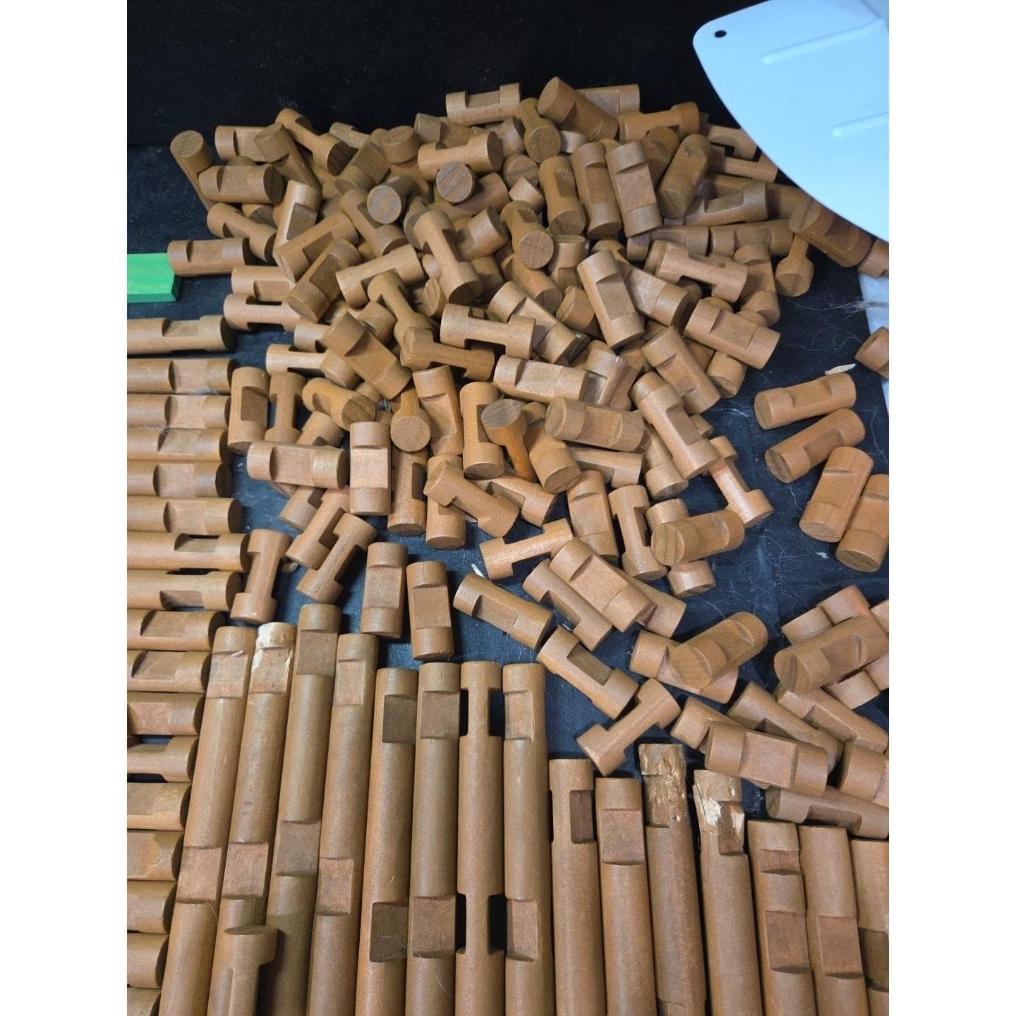 Tumble Tree Timbers Limited Edition Lincoln Logs & Wagon, Vtg Case, 300+ Pieces - Thumbnail 7