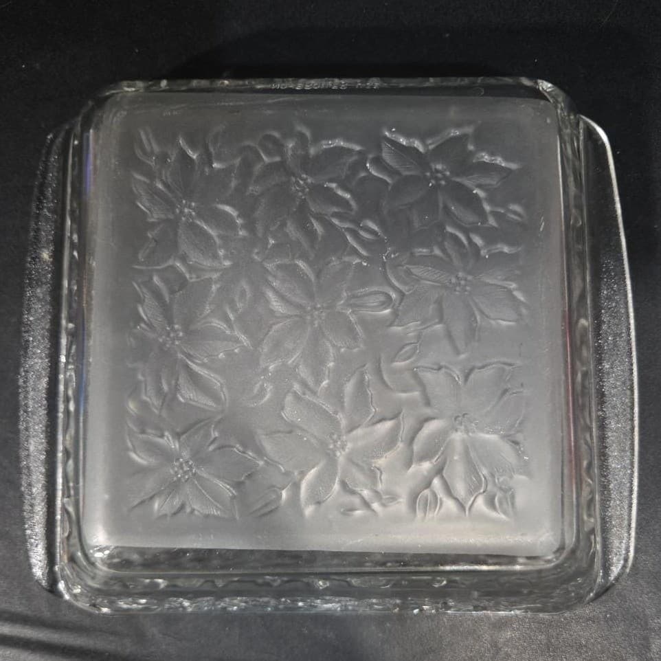 Princess House Fantasia 8X8 Casserole Dish, Vintage Frosted Poinsettia Bakeware - Thumbnail 5