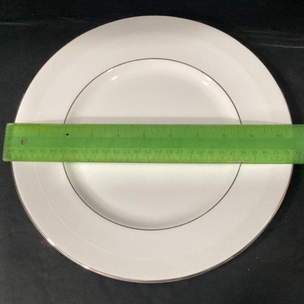 Royal Doulton Amulet Dinner Plates, Set of 2, Vtg White Floral Fine Bone China - Thumbnail 2