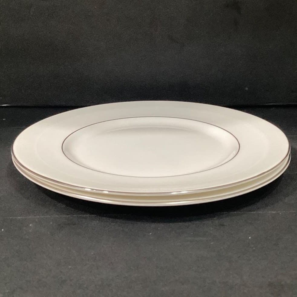 Royal Doulton Amulet Dinner Plates, Set of 2, Vtg White Floral Fine Bone China - Thumbnail 7