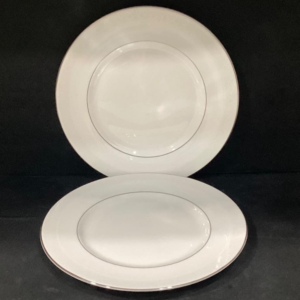 Royal Doulton Amulet Dinner Plates, Set of 2, Vtg White Floral Fine Bone China - Thumbnail 6