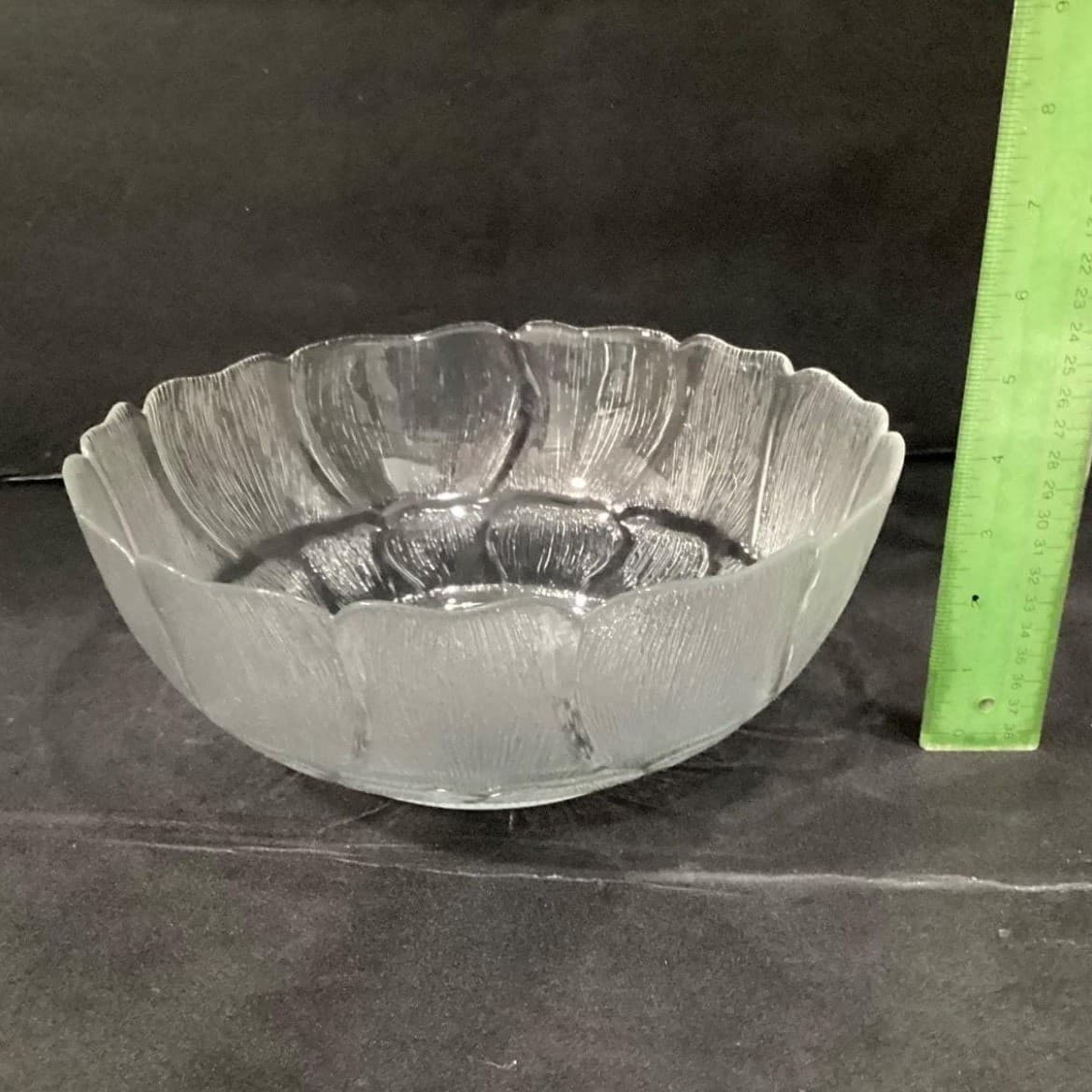 Arcoroc Fleur Serving Bowl, Vintage Clear Tempered Glass Replacement Centerpiece - Thumbnail 3