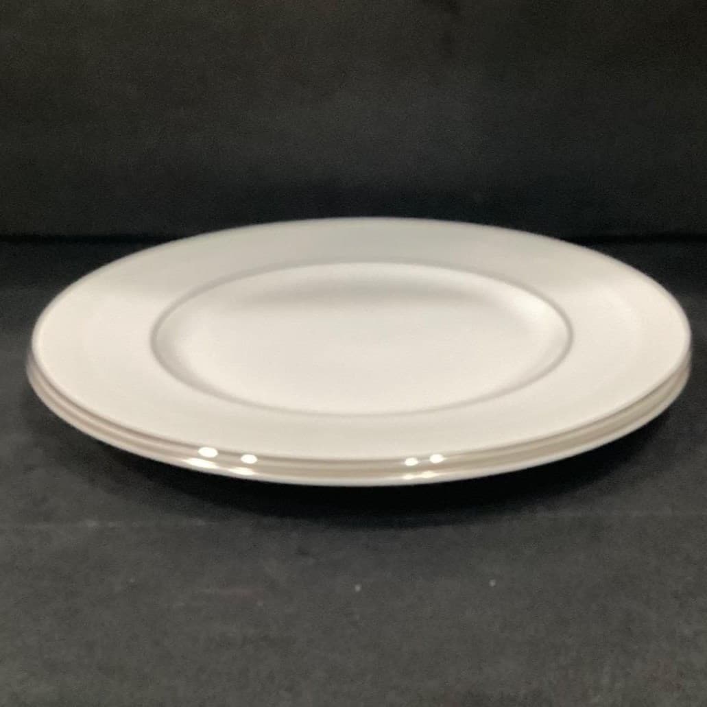 Royal Doulton Amulet Dinner Plates, Set of 2, Vtg White Floral Fine Bone China - Thumbnail 8