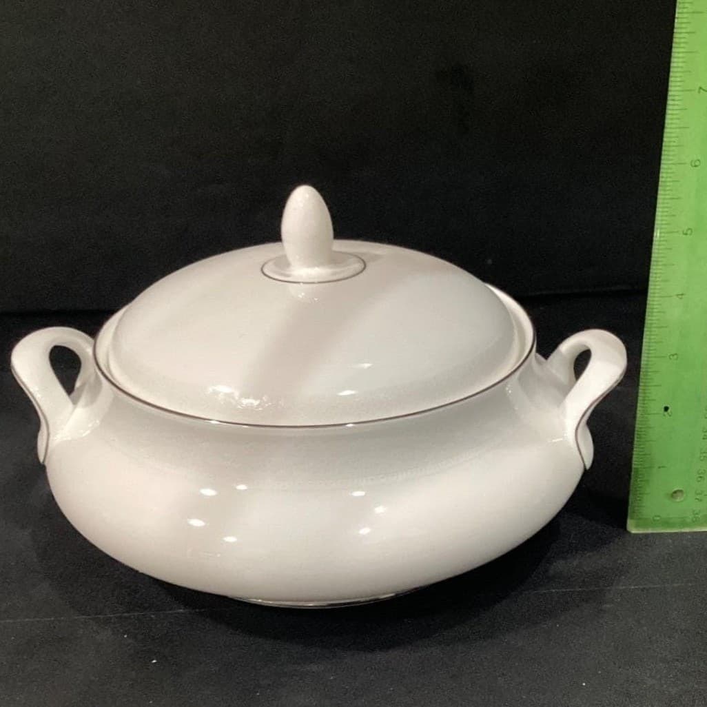 Royal Doulton Amulet Covered Vegetable Bowl, Fine Bone China, Round Serving Dish - Thumbnail 3
