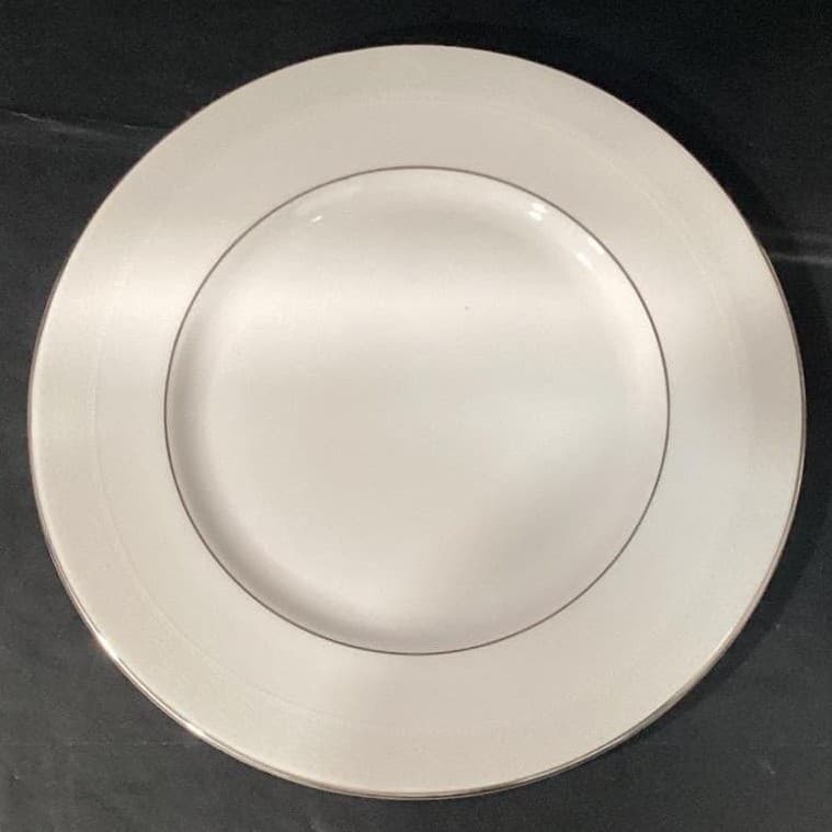 Royal Doulton China - Amulet - Set of 4 White Floral Dinner Plates - Thumbnail 5