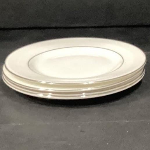 Royal Doulton Amulet Bread & Butter Plates, Set of 4 White Bone China Dinnerware - Thumbnail 10