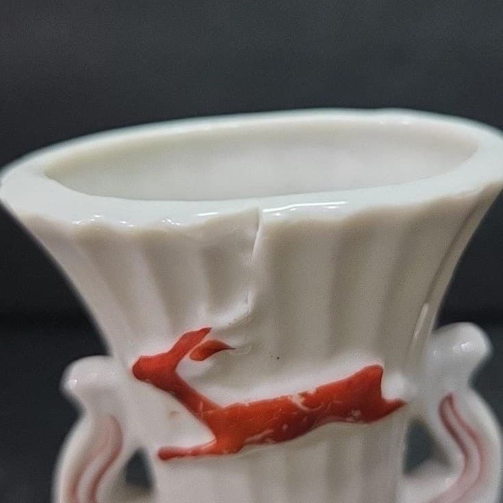 Bridgerton Style Japan Floral Vase, White and Red Flower Display, Mantel Decor - Thumbnail 11