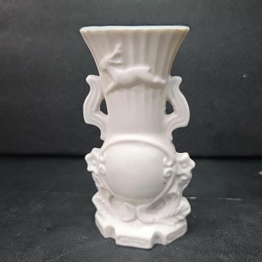 Bridgerton Style Japan Floral Vase, White and Red Flower Display, Mantel Decor - Thumbnail 4