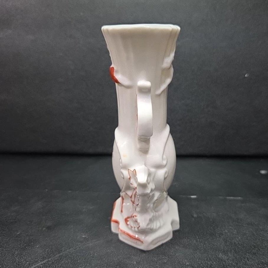 Bridgerton Style Japan Floral Vase, White and Red Flower Display, Mantel Decor - Thumbnail 3
