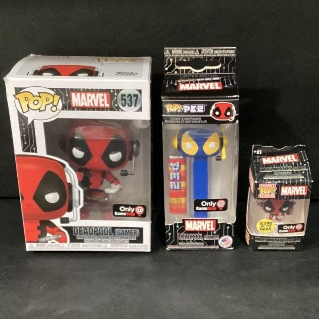 Marvel Deadpool Gamer Funko Pop 537 Pez Dispenser & Miles Morales Keychain Set - Thumbnail 3
