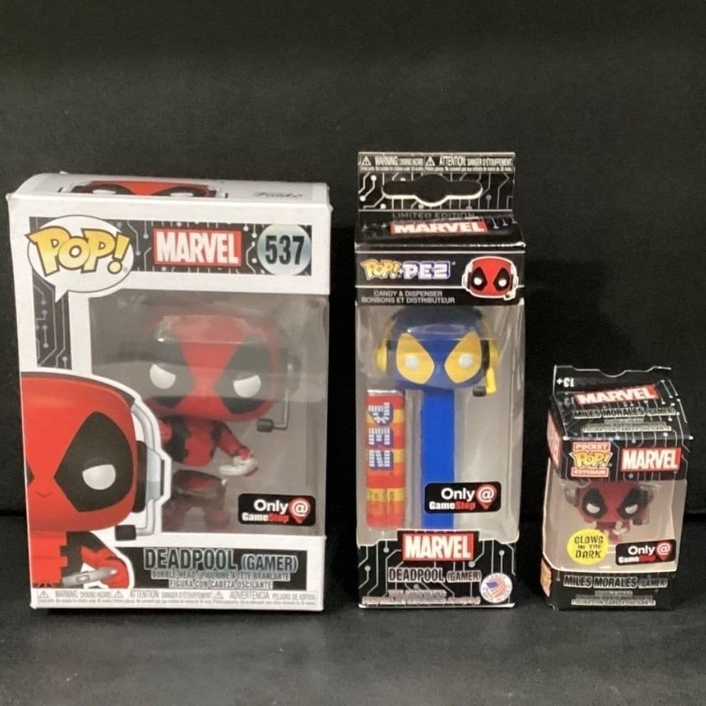 Marvel Deadpool Gamer Funko Pop 537 Pez Dispenser & Miles Morales Keychain Set - Thumbnail 2