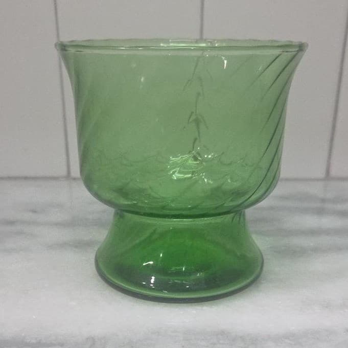 Anchor Hocking Emerald Green Vase, Vintage Ribbed Swirl Glass, MCM Home Accent - Thumbnail 5