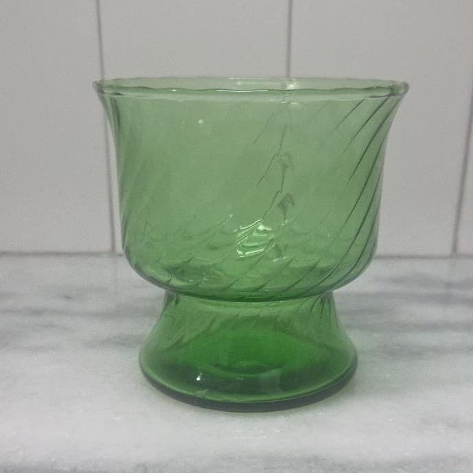 Anchor Hocking Emerald Green Vase, Vintage Ribbed Swirl Glass, MCM Home Accent - Thumbnail 3