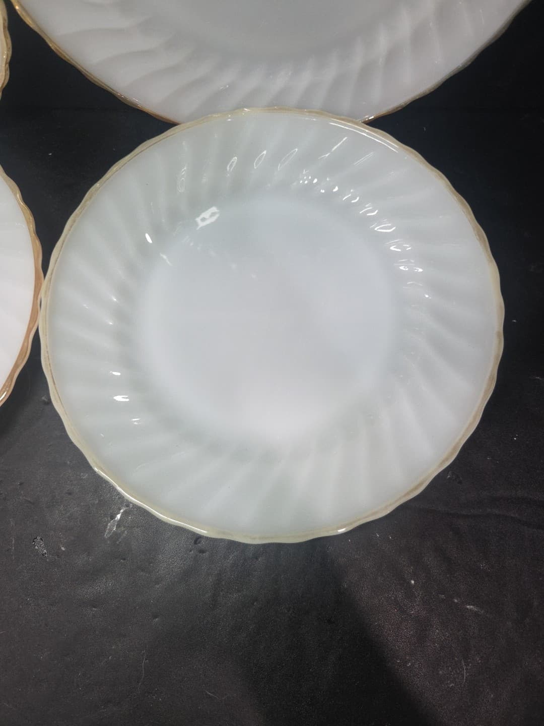 Anchor Hocking White Swirl Dinner Plates, Gold Rim Scalloped Plates, Set of 4 - Thumbnail 2