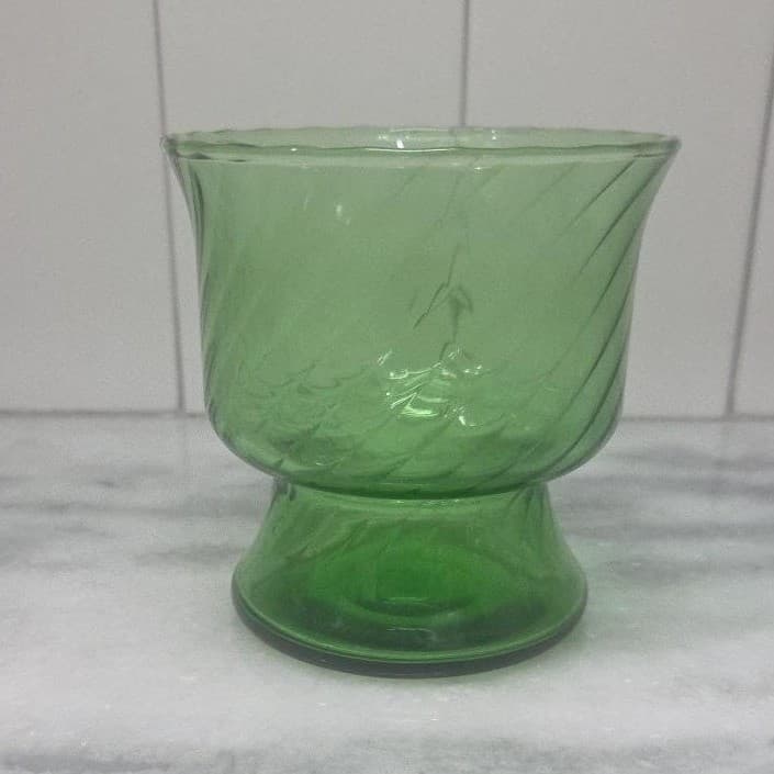 Anchor Hocking Emerald Green Vase, Vintage Ribbed Swirl Glass, MCM Home Accent - Thumbnail 4